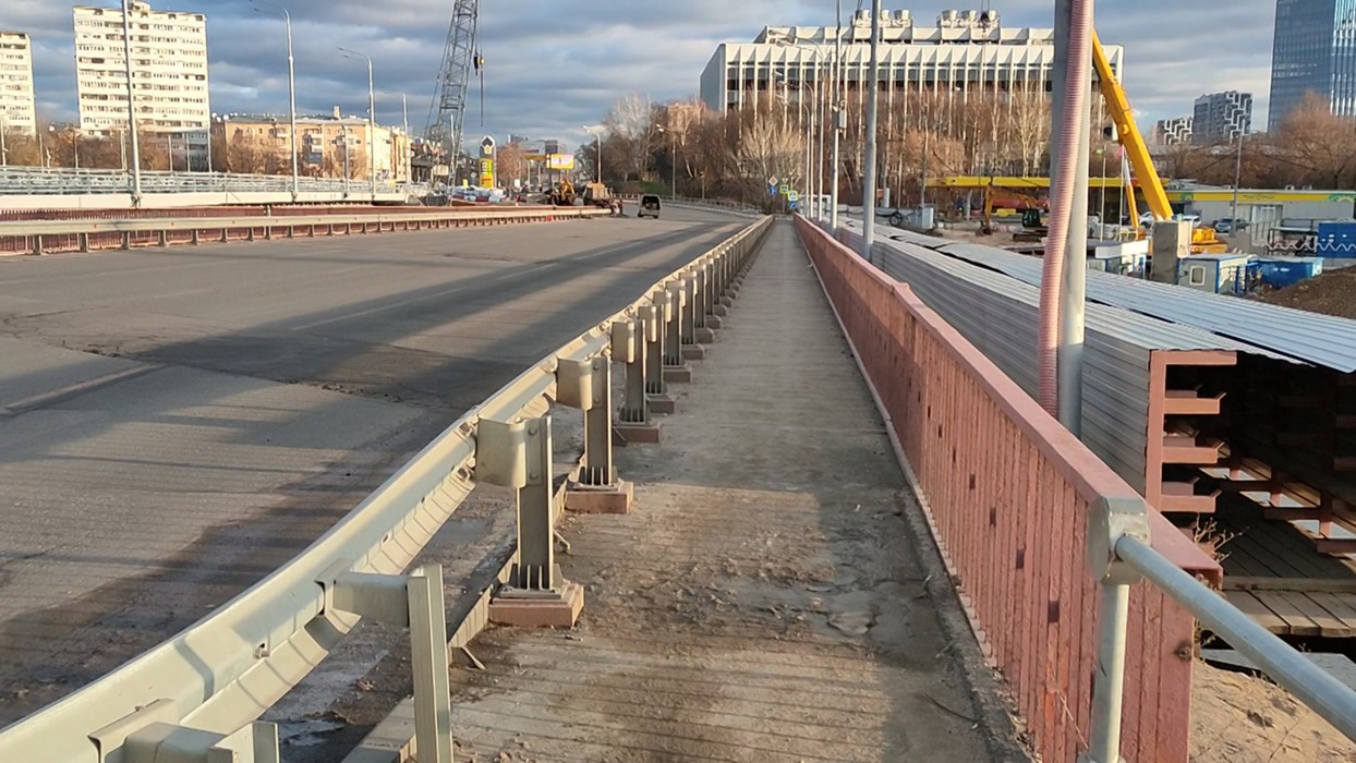 Сходни в сходне. Мост Волоколамское шоссе. Сходня мост. Мост Сходненская Волоколамка. Старый мост через Сходню на Волоколамском шоссе.