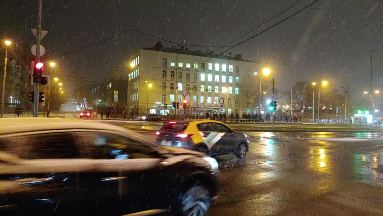 Погода в москве 15 декабря. Снег в Москве. Москва под снегом. Снегопад в Москве. Сугробы в Москве.