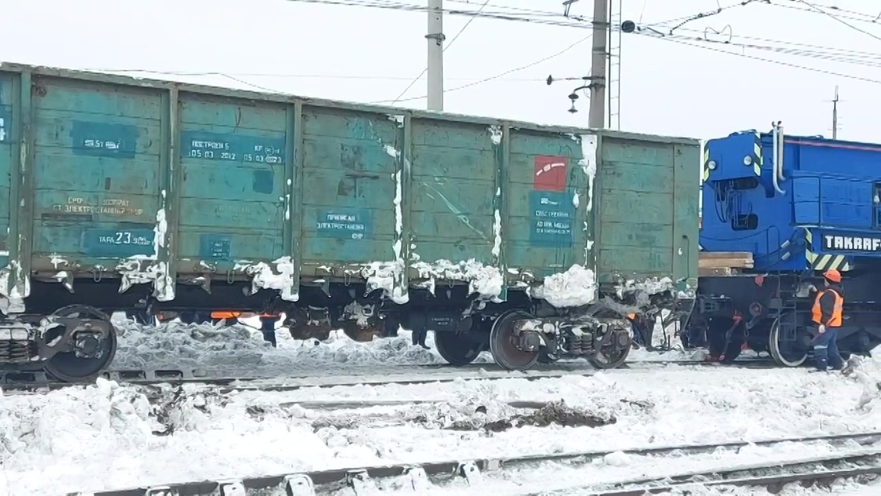 Пропустил поезд. Восстановительный поезд 3111 Люблино. Грузовой поезд на станции. Сход вагонов по Люблино. Сход вагонов на сортировочной станции 2022.