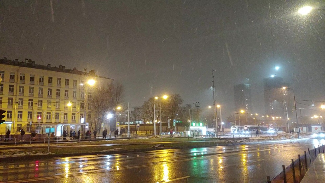 Погода вао. Дождливая Москва. Дождь в Москве фото. Москва под дождем. Студия с дождем Москва.