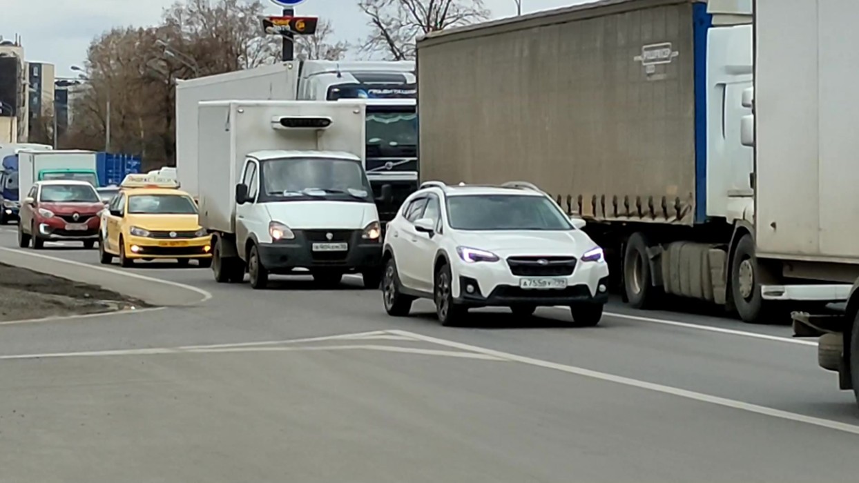 Пробки на ленинградском шоссе в москву сейчас. Пробка на Ленинградском шоссе. Ленинградское шоссе пробки. Эксид на Ленинградском шоссе. Как переходят дорогу на Ленинградском шоссе.