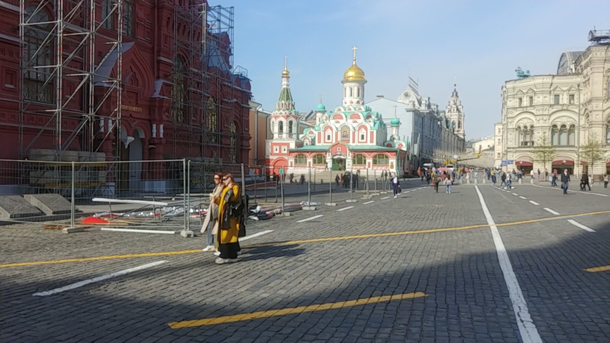 Выставка техники в москве на красной площади. Москва красная площадь демонтаж. Красная Москва. Красная площадь праздник.