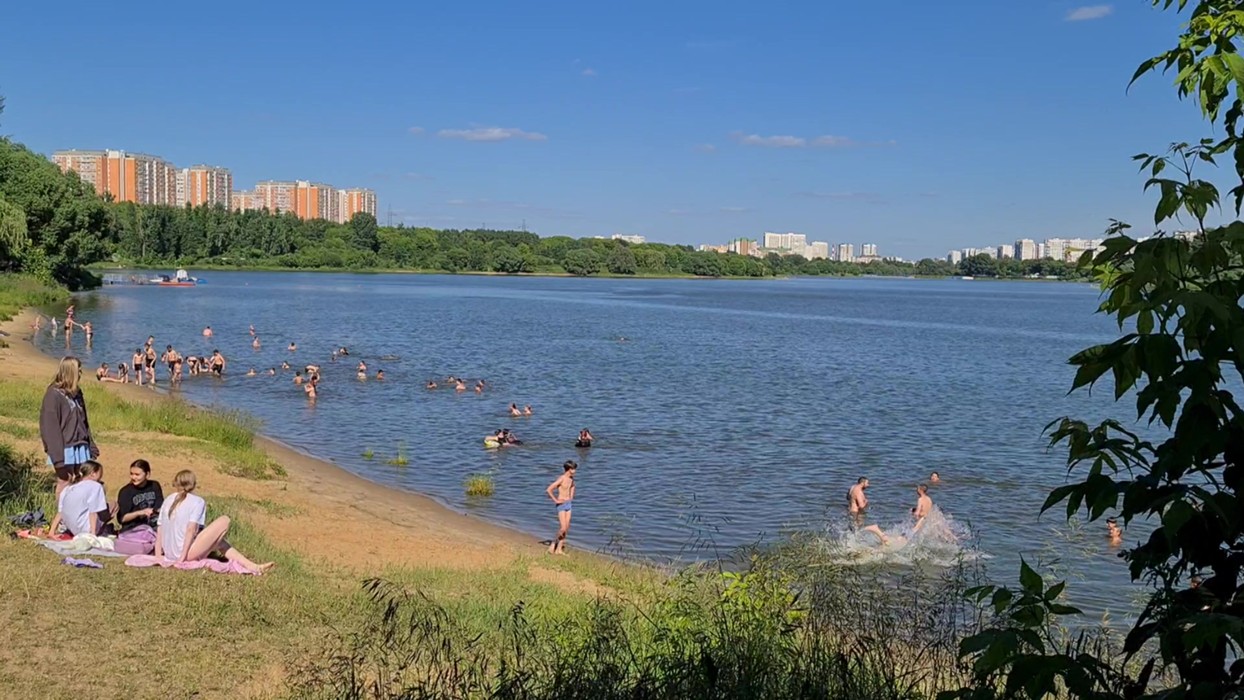 Борисовские пруды футбольное поле