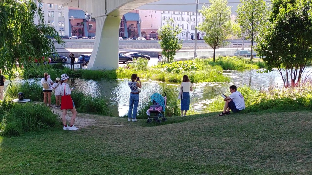 Зарядье детям. Парк Зарядье Москва. Парк Зарядье экскурсии для школьников. Урны Зарядье. Конкурс Зарядье.