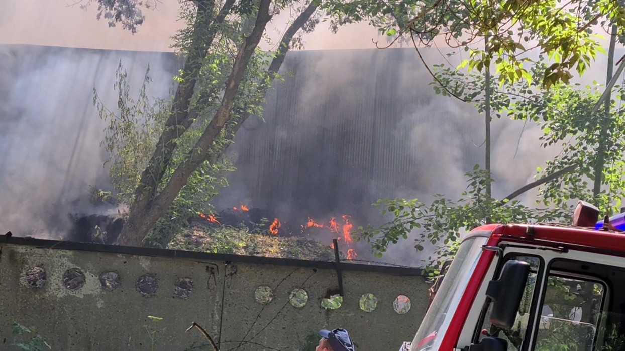 Пожар на каширском шоссе сегодня. Пожар Каширское шоссе. Пожар в ЮАО. Пожар в Кашире. Пожар на каширке сегодня.