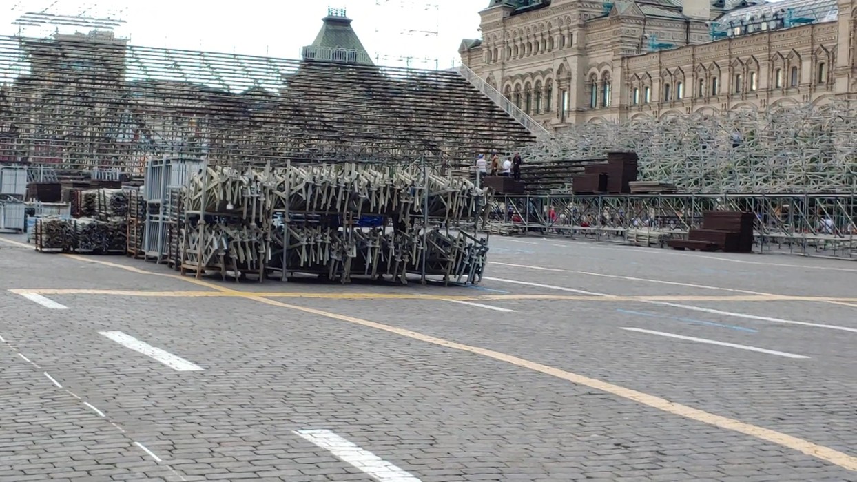 Выставка техники в москве на красной площади. Спасская башня фестиваль. Фестиваль цветов на красной площади Москва. Спасская башня фестиваль фото Москва.