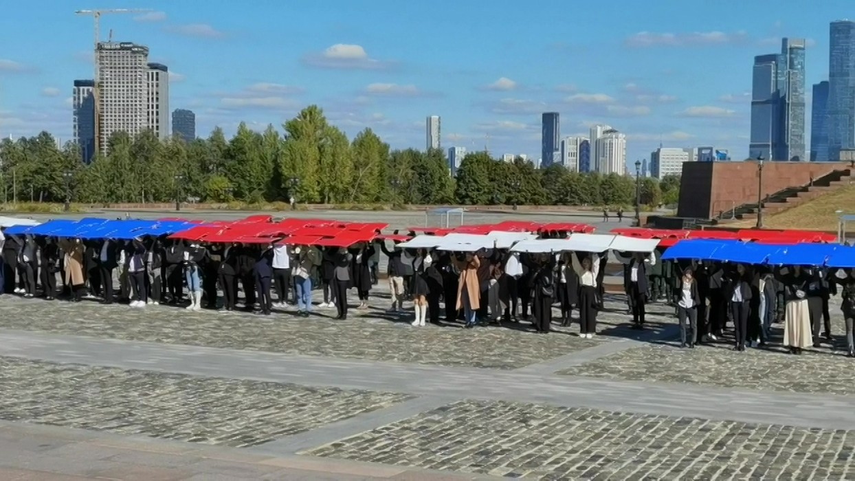 День горов. Поклонная гора в Москве 2022. Москва днем. Поклонная гора день города. Поклонная гора на сегодняшний день.