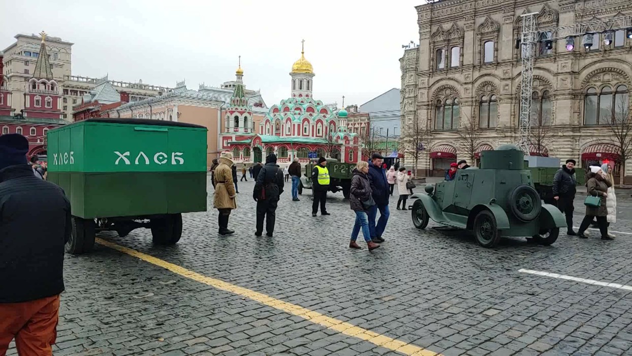 Выставка техники в москве на красной площади. Праздник на площади. Красная площадь. Интерактивный музей на красной площади. Фото с празднованием на красной площади.