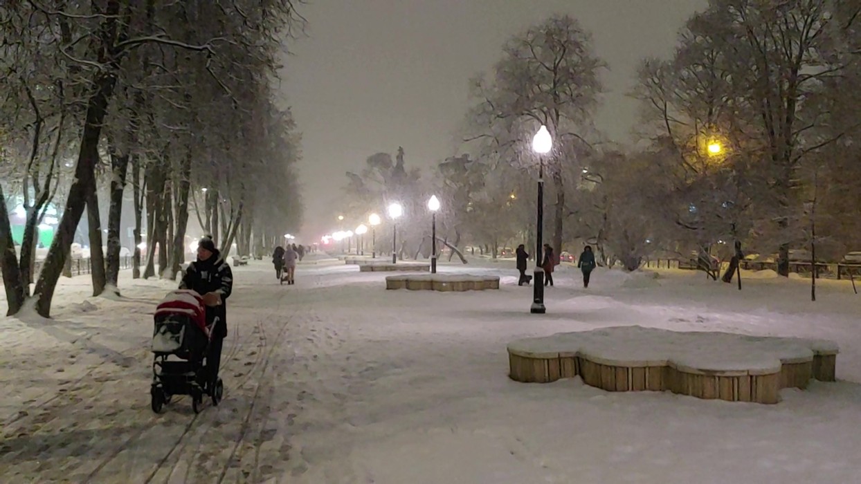 Погода вао. Снег в Москве. Снегопад в Москве. Москва под снегом. Когда будет снег.