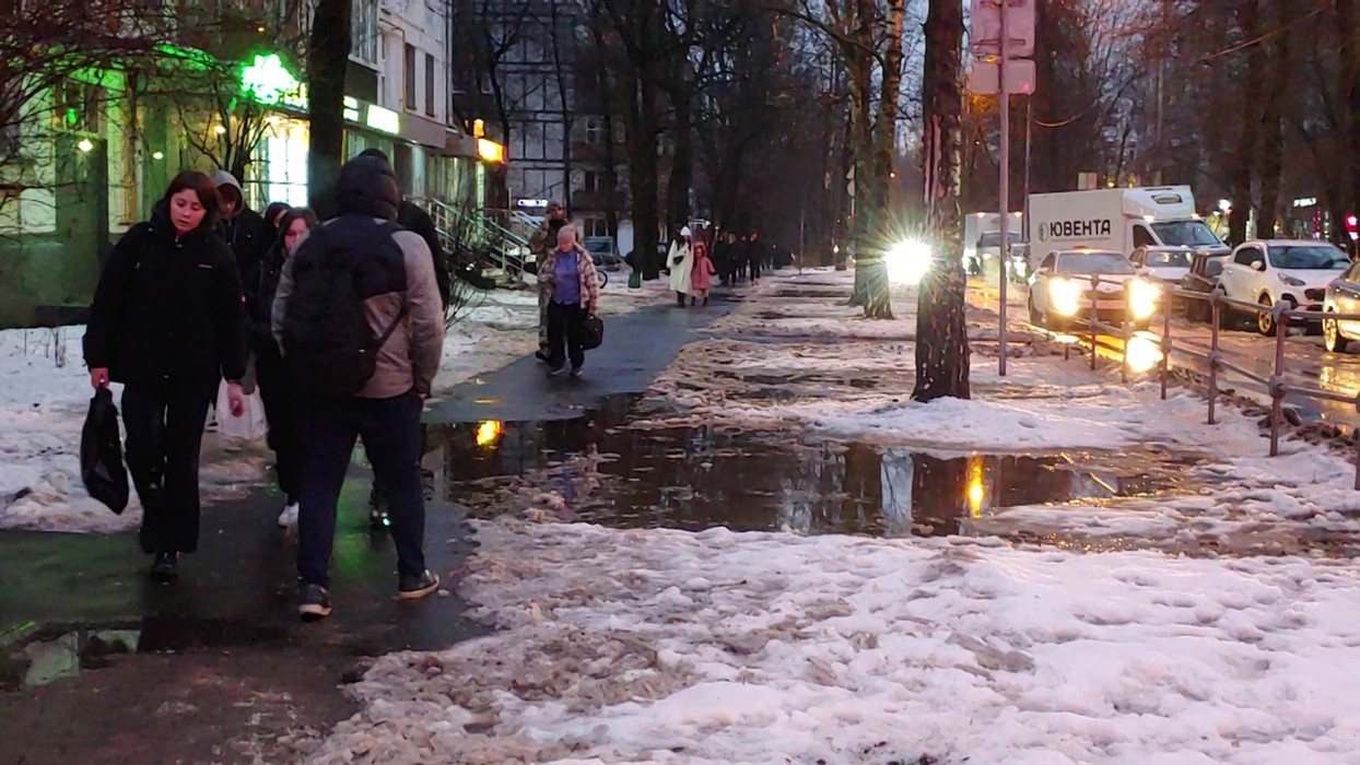 Погода вао. Снег в Москве. Лужи на тротуаре. Потоп. Лужи в Москве.