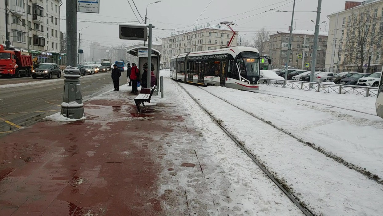 Погода вао. Снегопад трамвай Москва. Снег в Москве. Погода в Москве. Как работает трамвай.