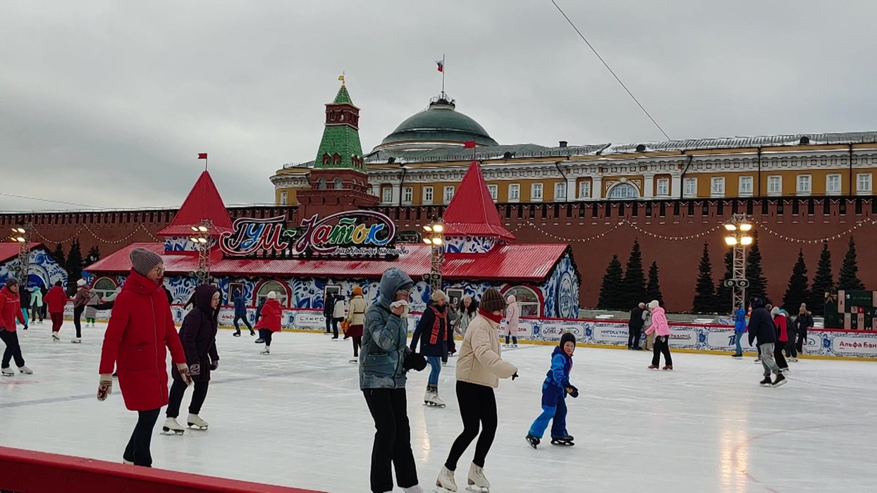 Площадь катков в москве