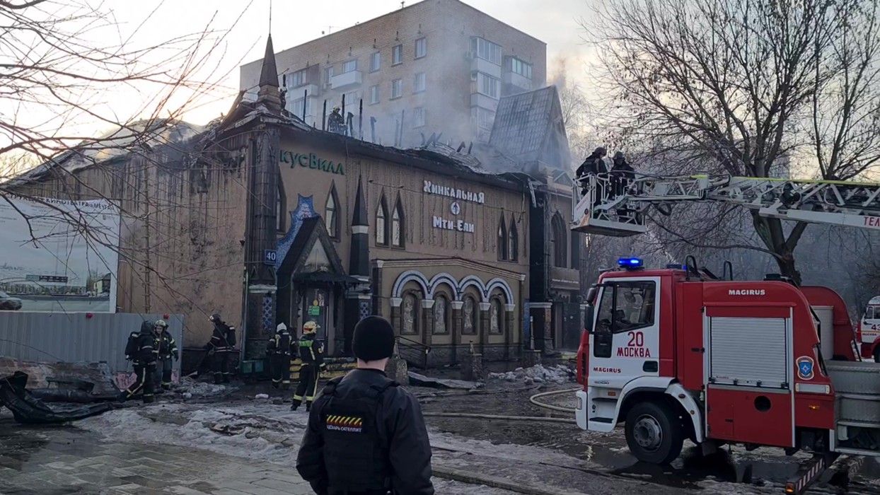 Пожар на каширском шоссе сегодня. Пожар Каширское шоссе. Пожар шоссе Энтузиастов 25. Пожар в кафе. Пожар в здании.