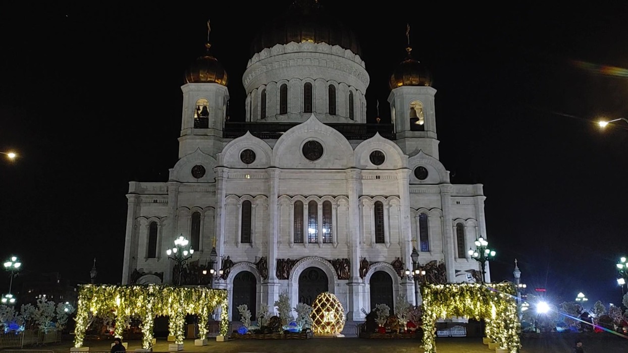 Храм христа спасителя в москве елка