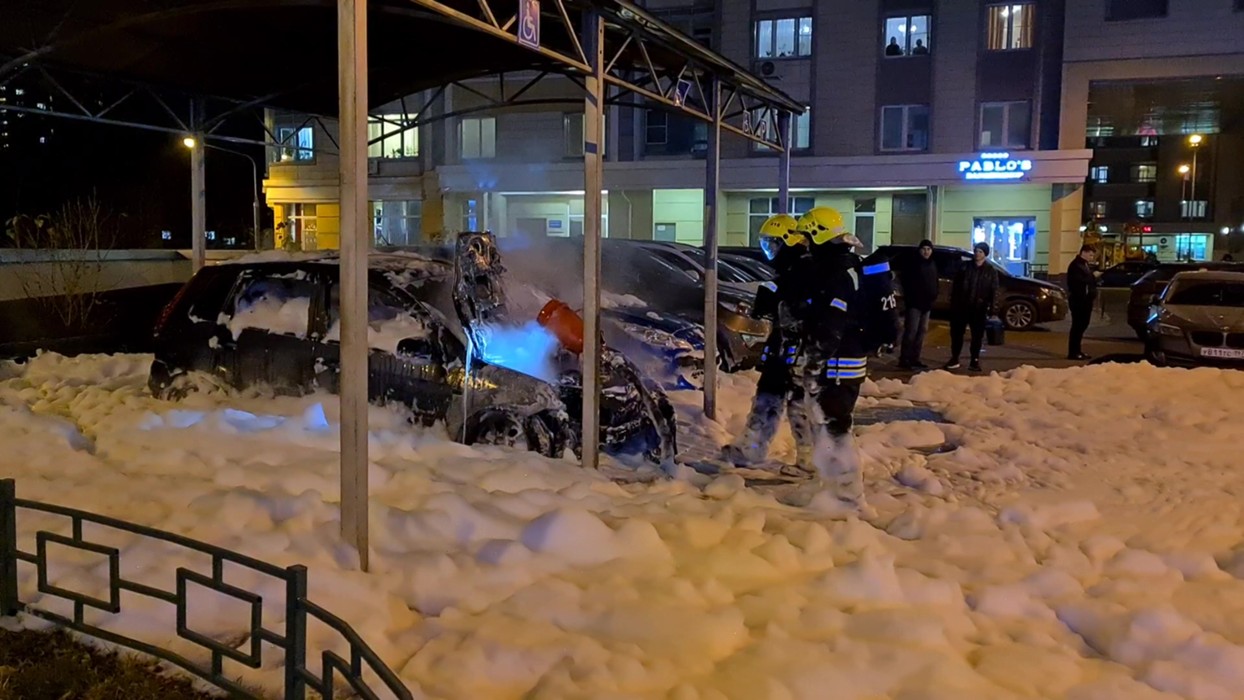 Стрельба в бирюлево западное сегодня. Восточное Бирюлево Михневская 8. Пожар в Бирюлево Западном. Пожар в Бирюлево Восточное. Пожар в Бирюлево Западном 22.04.2022.