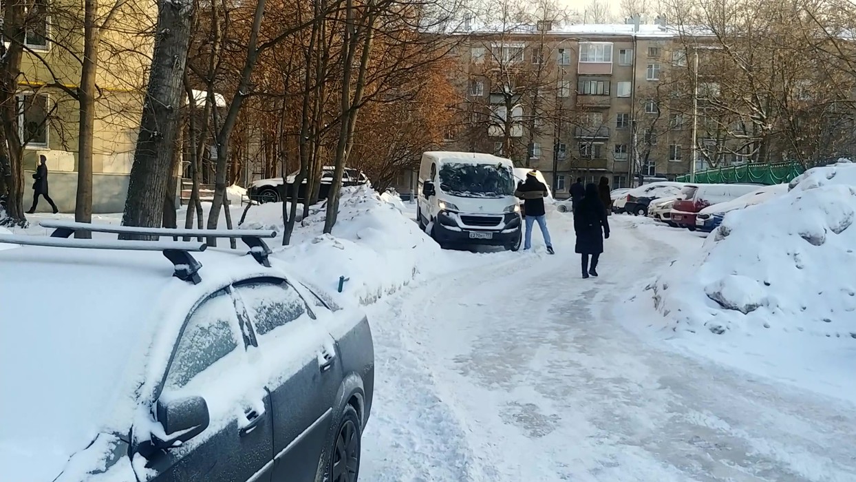 Погода вао. Снегопад на Затулинке. Синяя Приора останоака Гии Москва снег. Снег на Шелепихе фото. Снегопад на Сахалине 2024 видео.