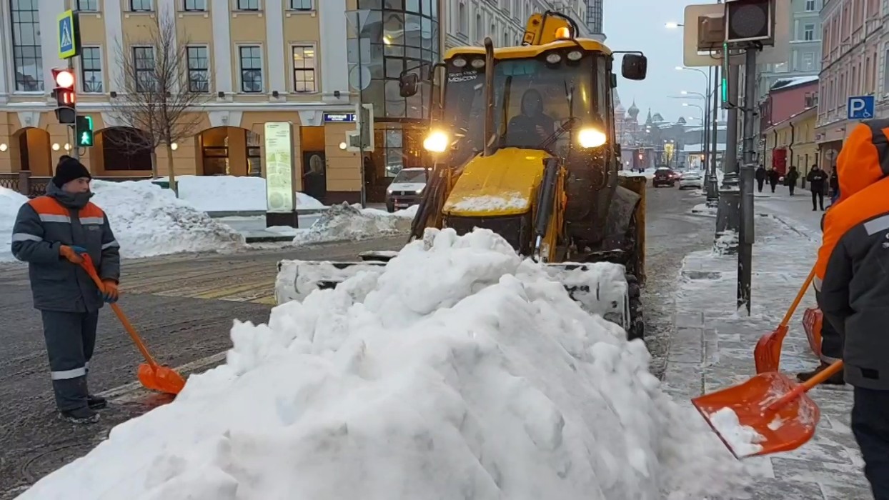 Очистка москвы. Коммунальные службы. Чистка улиц от снега. Уборка снега в центре Москвы. Уборочная техника для EKBW JN cytuf.