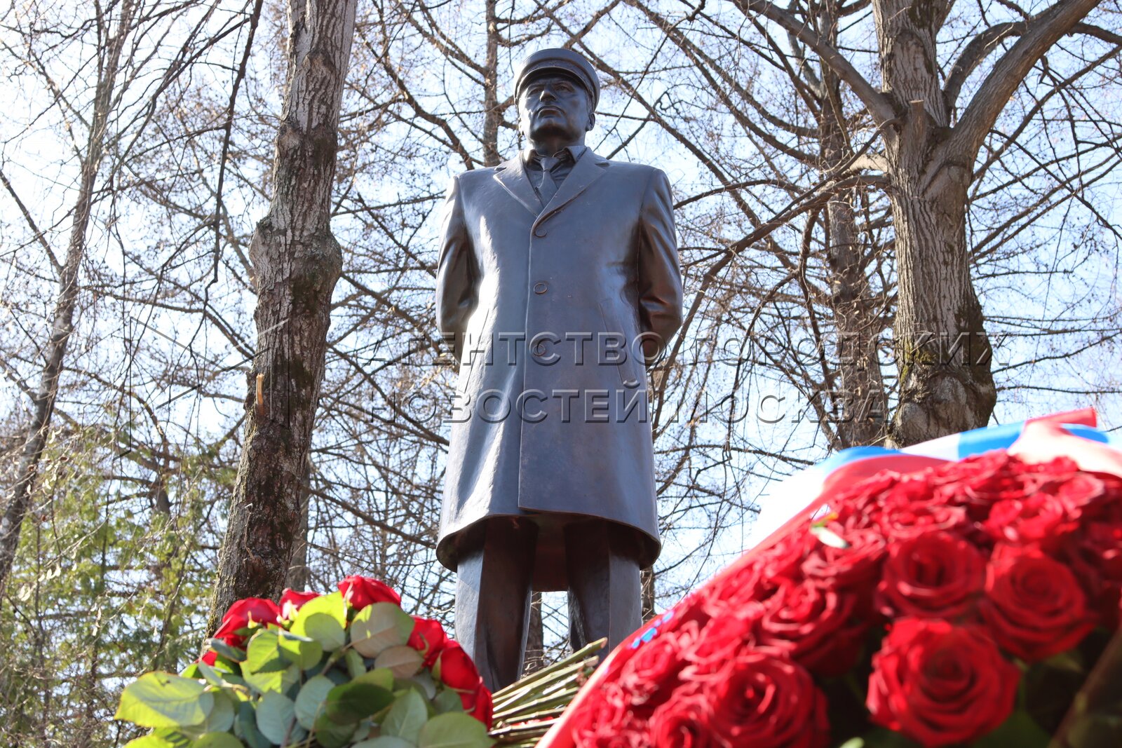 памятник жириновскому в москве