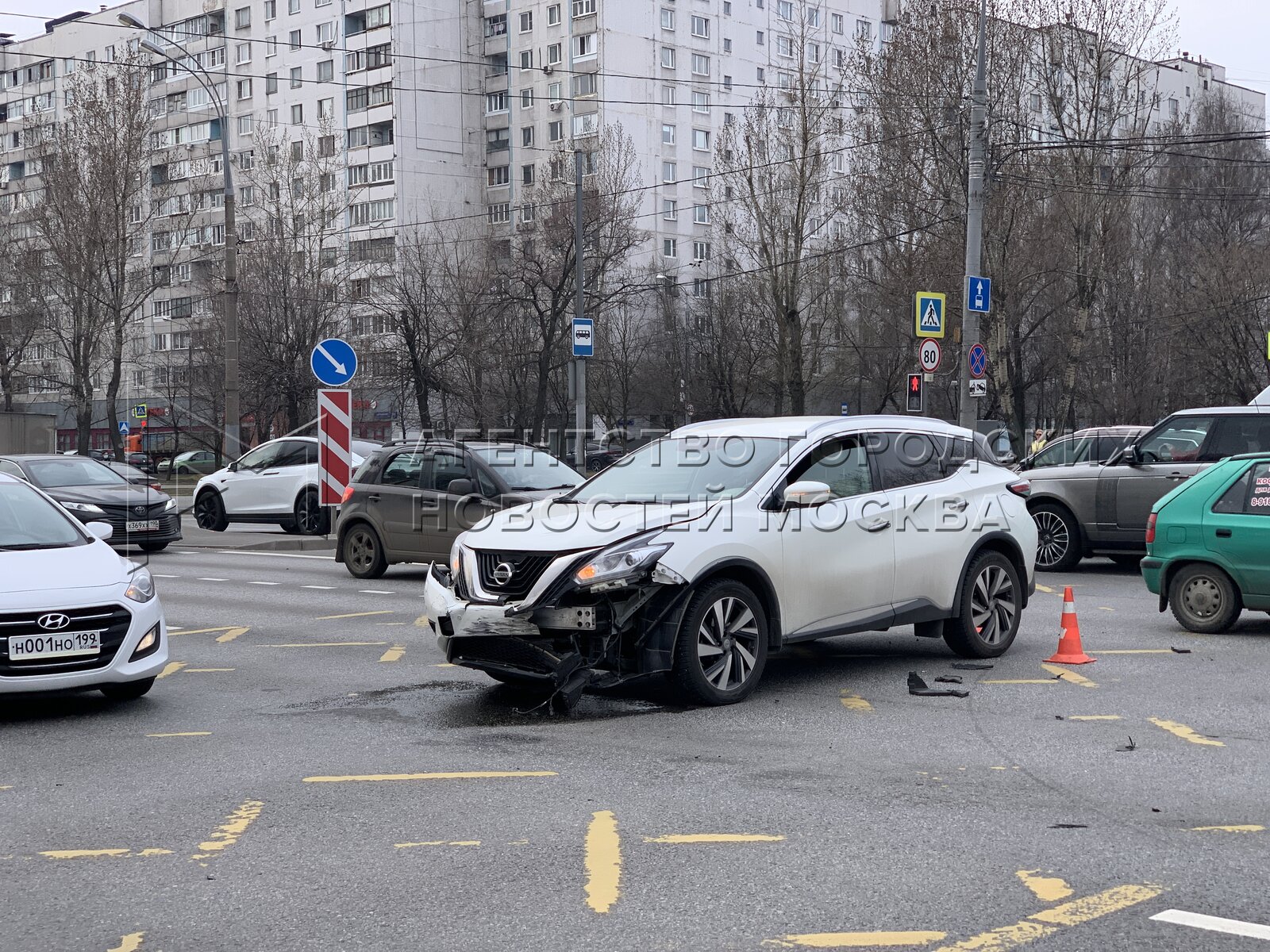 Московские происшествия. Мотоциклист на Алтуфьевском шоссе. Массовое ДТП на МКАДЕ зимой 2017 Ниссан Мурано. Авария в Москве на 1 дорожном проезде. Авария на Алтуфьевском шоссе с мотоциклом и такси.