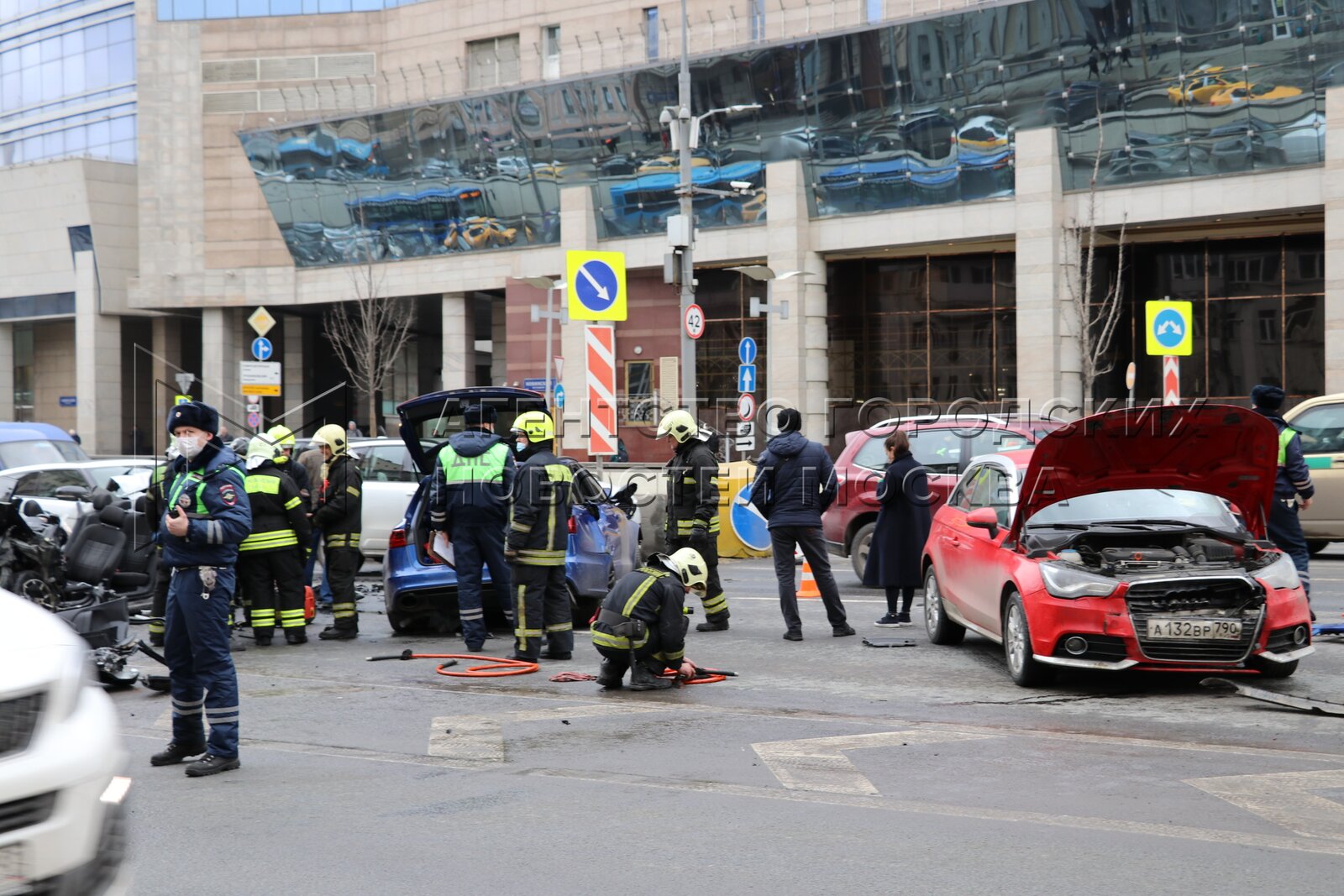 ДТП на садовом кольце 01 04 2021. Авария в Москве на садовом кольце. АВР Я на садовом в Москве.