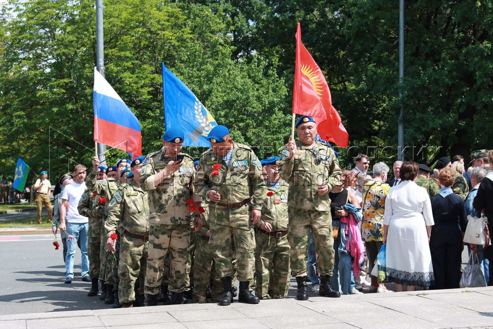 Мероприятие возле. Памятник ветеранам боевых действий в Москве. Памятник воинам интернационалистам. Памятник воинам локальных конфликтов. День воина интернационалиста.