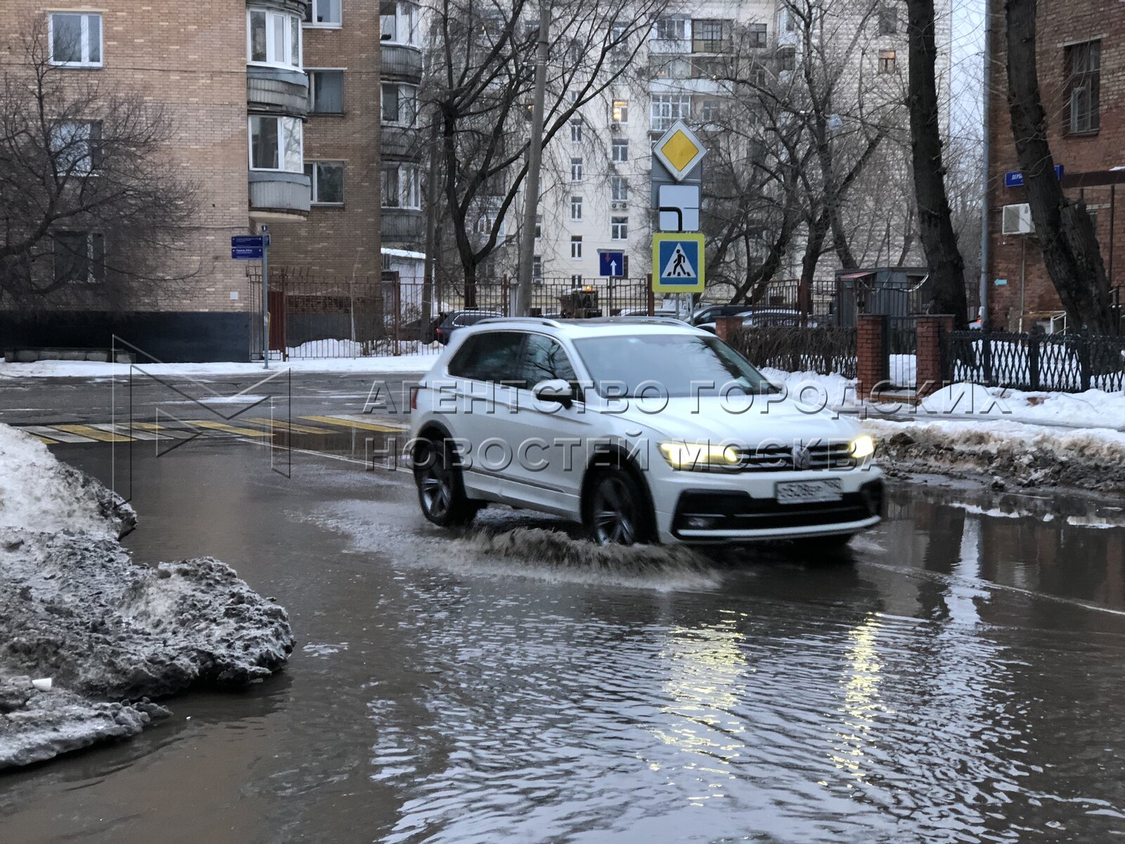 Оттепель в москве. Московская оттепель. Погода в Москве на сегодня. Февральская 26 а.