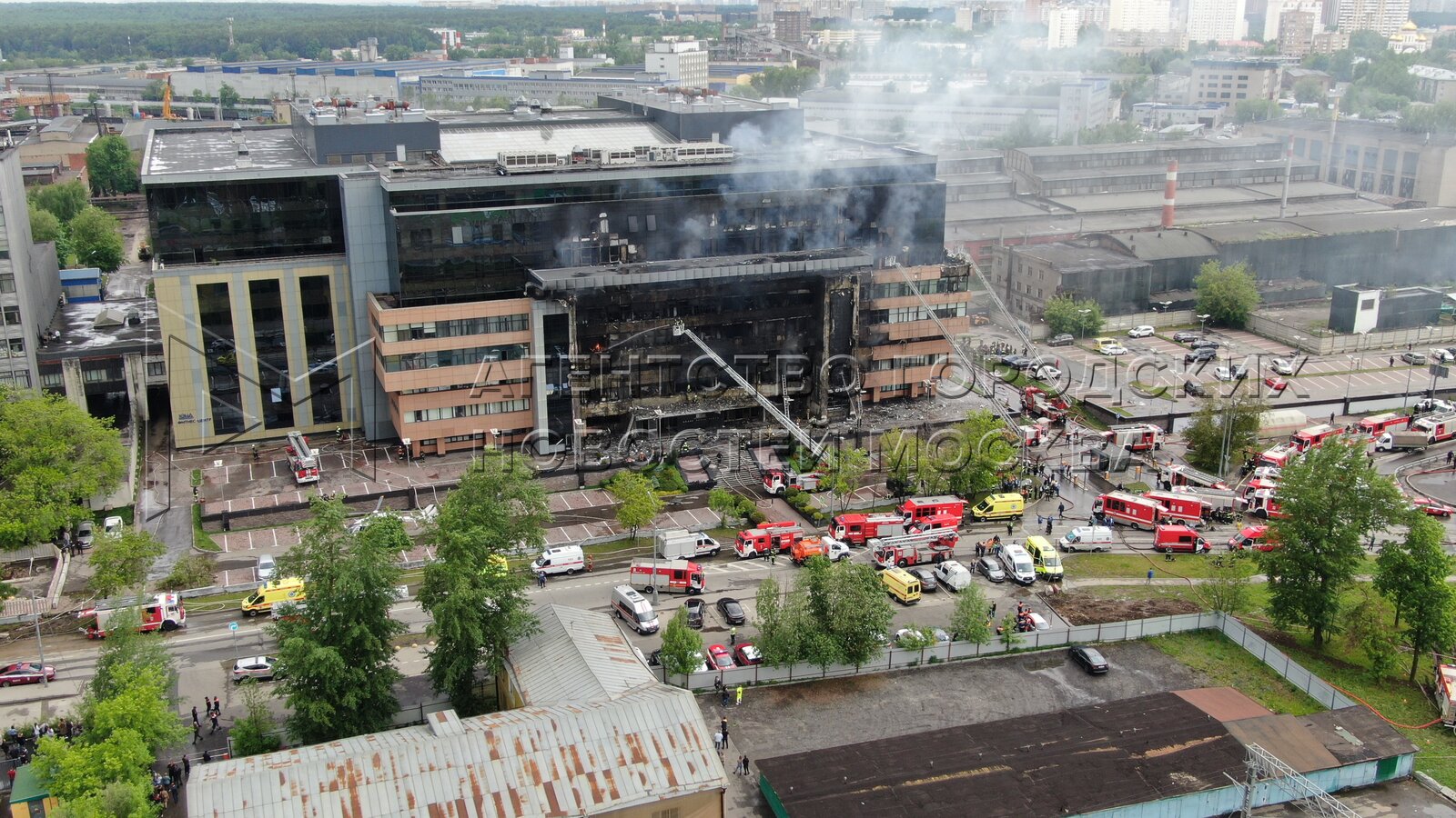 Видео новости пожаров. Верейская Плаза пожар. Гранд Сетунь после пожара. Гранд Сетунь Плаза Москва пожар. Пожар на станции Сетунь Москва.