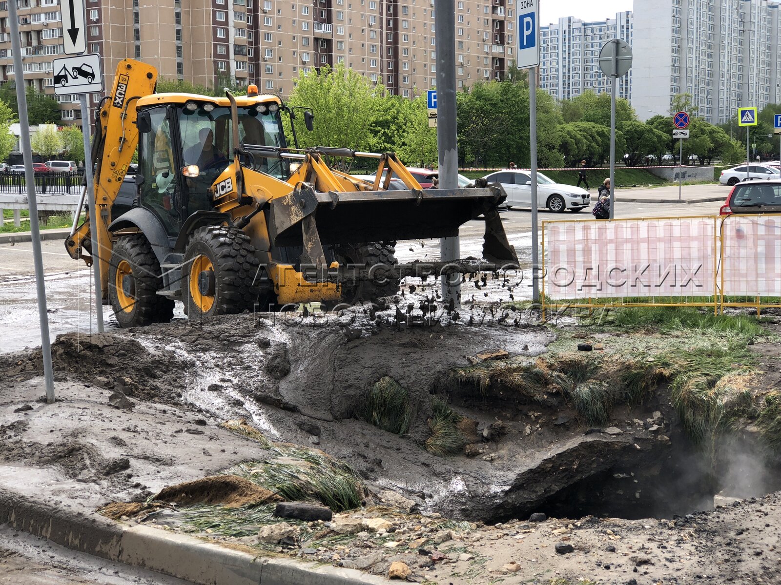 Жилищник марьино новочеркасский 57. Прорыв трубы в квартире. Авария на Новочеркасском бульваре.