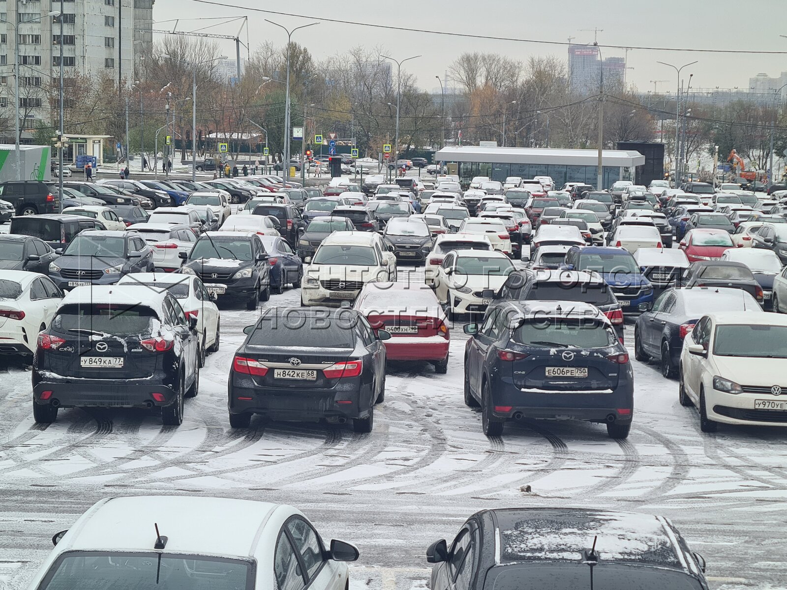 Автостоянки юао. Автомобильная пробка. Пробки в Москве зимой. Москва зима пробки. Пробки Самара.